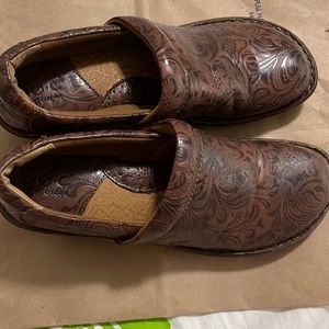 Brown tooled Like new Born Peggy style clogs